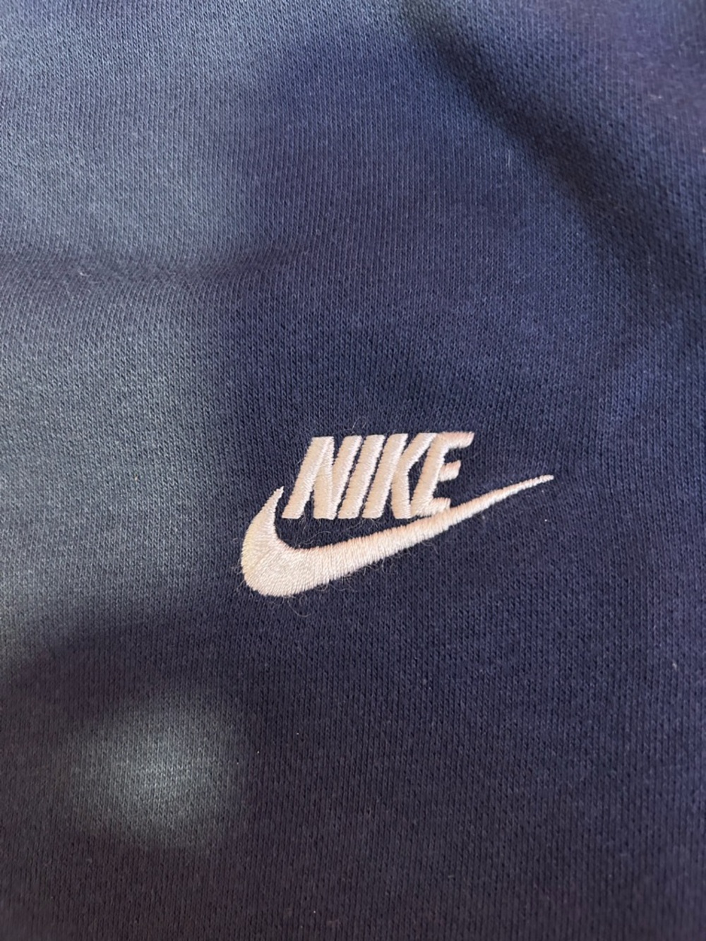 Nike Sportswear Club Fleece joggers in a navy blue colorway. - Picture 2 of 4